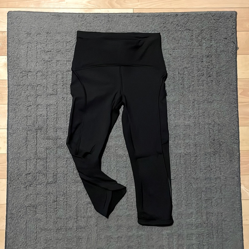 LULULEMON - CROP TIGHT - SIZE 2 - BLACK - NEW W/OUT TAGS